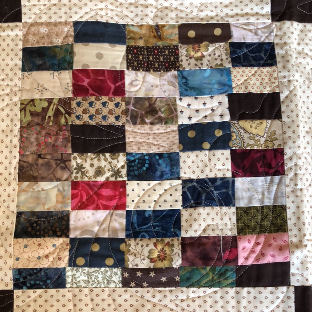 Quilt, small throw - Picture 2 of 4